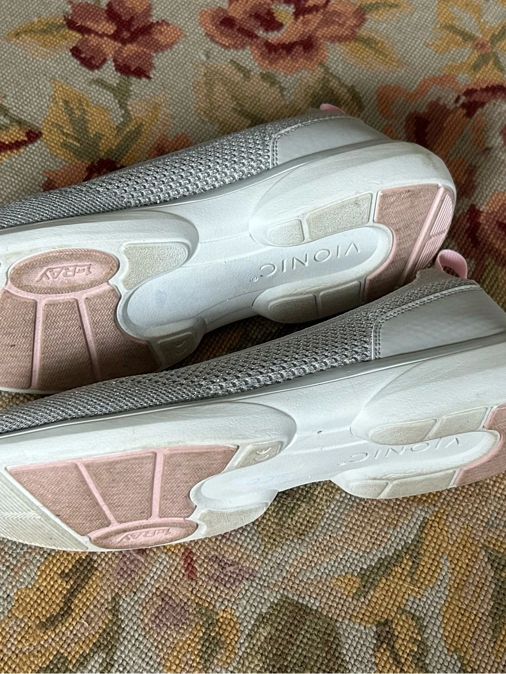 VIONIC KALLIE slip on shoe. Size 9.5. Sliver metallic w pink accents.
